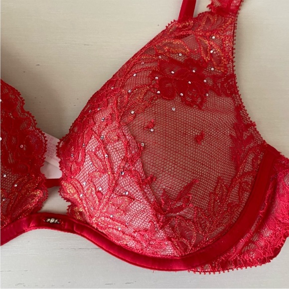 Victoria’s Secret’s Red Lace Push Up Bra Size 36DD - Picture 4 of 7